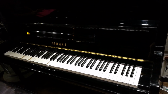 Japan Used Piano Yamaha MX101R - Sleigh Ride Christmas Tune